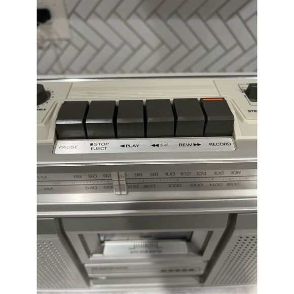 Vintage Symphonic PRC-501 AM/FM Cassette Boombox Radio Recorder - Works - Picture 3 of 10